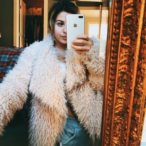 Biggest warmest fuzziest coat 🌸